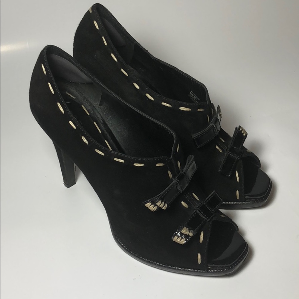 BCBGeneration Open toe black mule heels